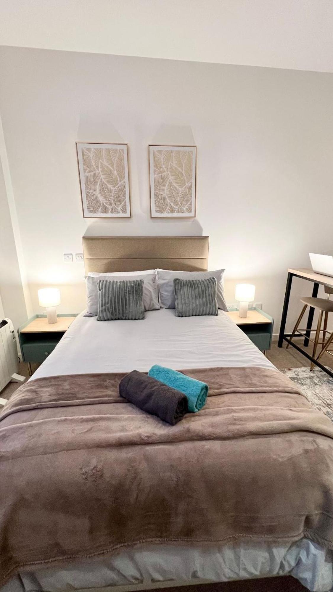 Luxury With Super Fast Wifi Gated Development Apartment *